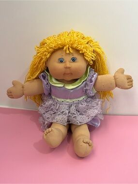 Vintage 2004 Cabbage Patch Kids Girl Doll Blonde Hair Blue Eyes